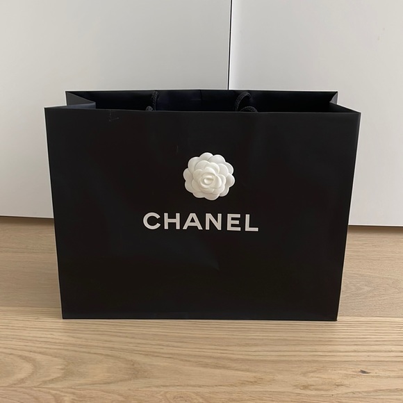 Authentic CHANEL shopper with rose sticker - Picture 1 of 1